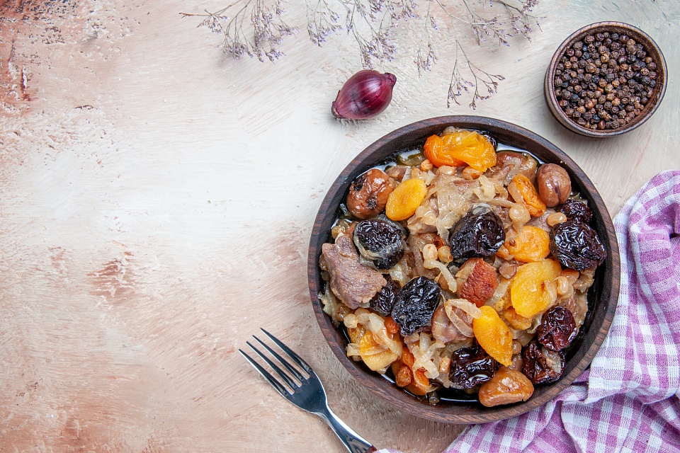 Мясо с сухофруктами